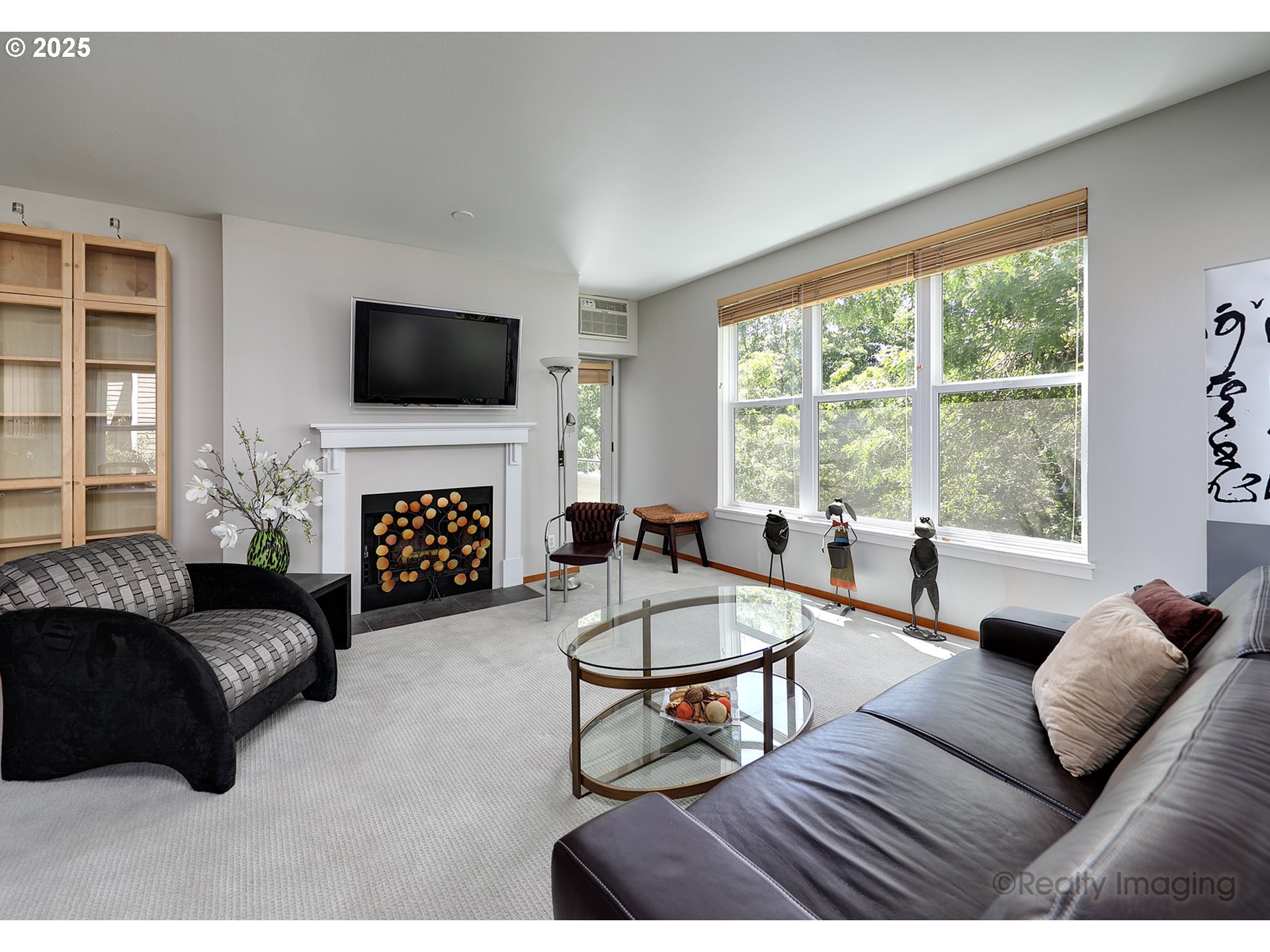 305 South Montgomery Street, Unit 404 Portland, OR 97201 - Photo 6 of 21 Living Room