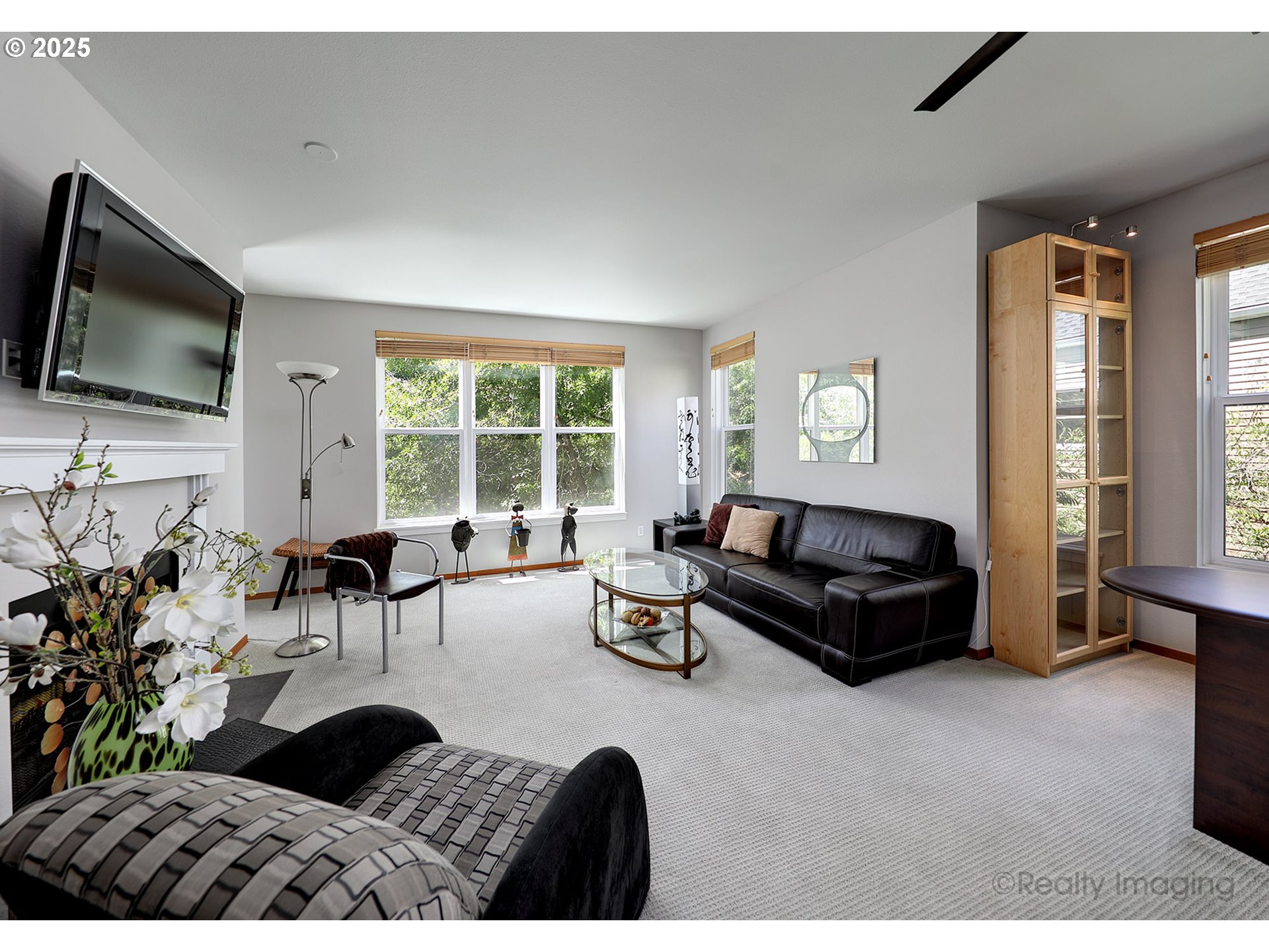 305 South Montgomery Street, Unit 404 Portland, OR 97201 - Photo 7 of 21 Living Room