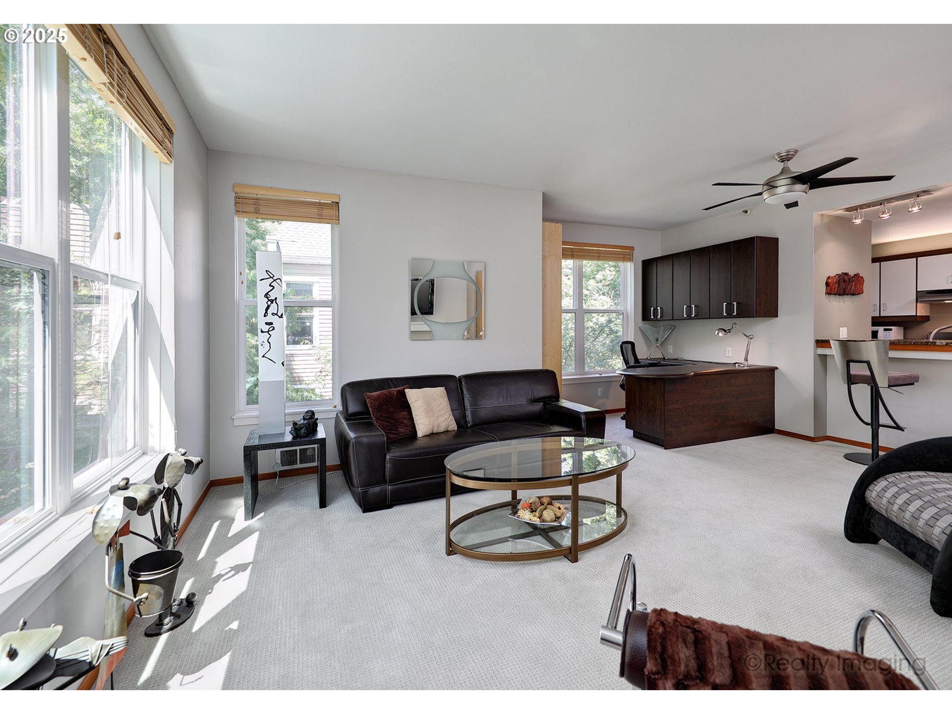 305 South Montgomery Street, Unit 404 Portland, OR 97201 - Photo 8 of 21 Living Room