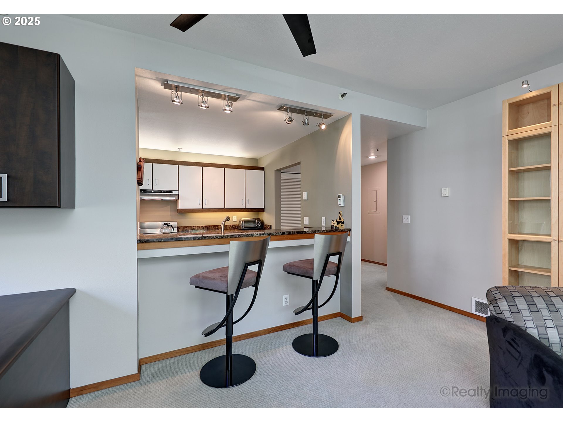 305 South Montgomery Street, Unit 404 Portland, OR 97201 - Photo 10 of 21 Kitchen