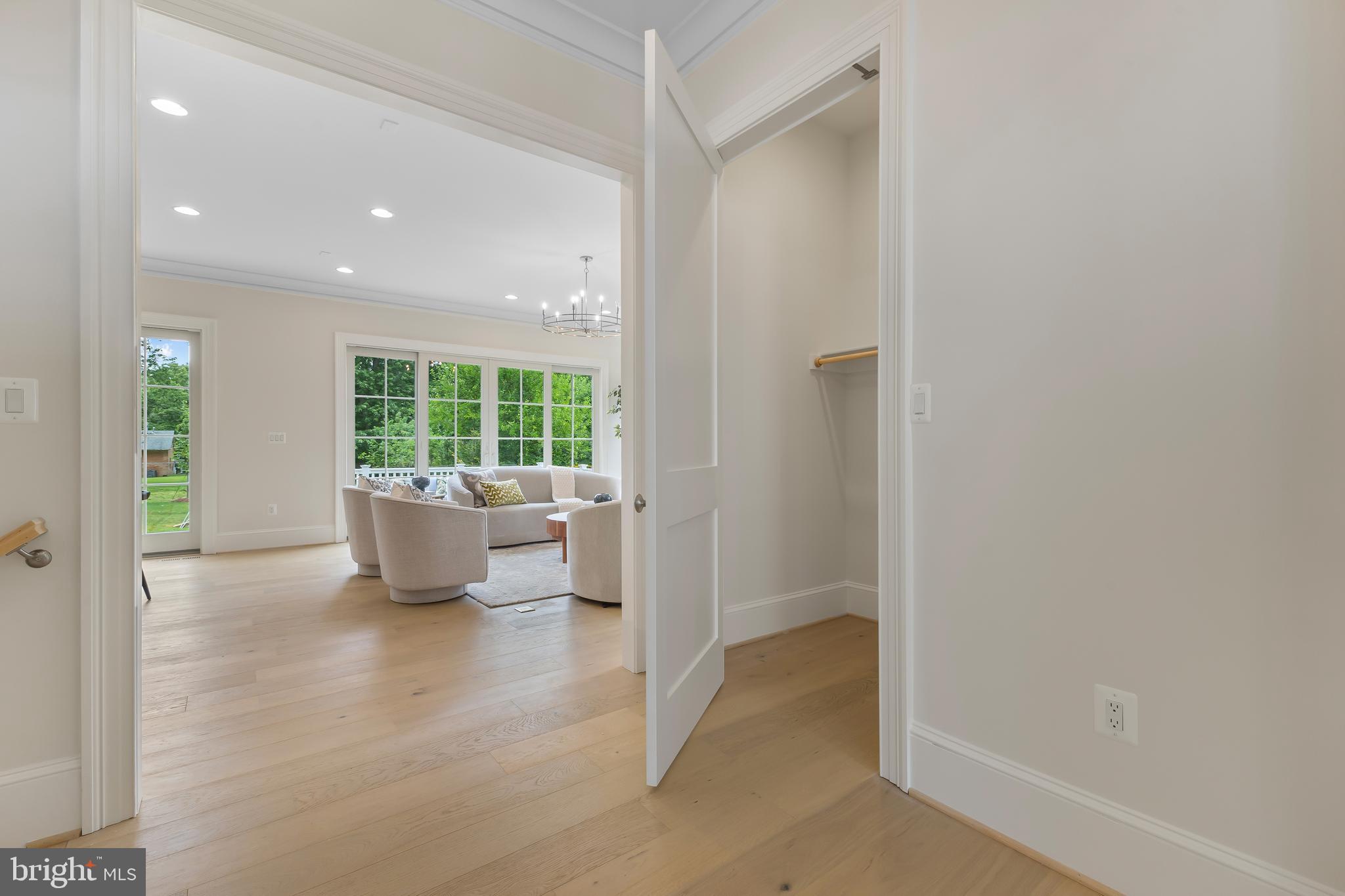 8628 Plymouth Road Alexandria, VA 22308 - Photo 25 of 50 a living room with furniture and a potted plant
