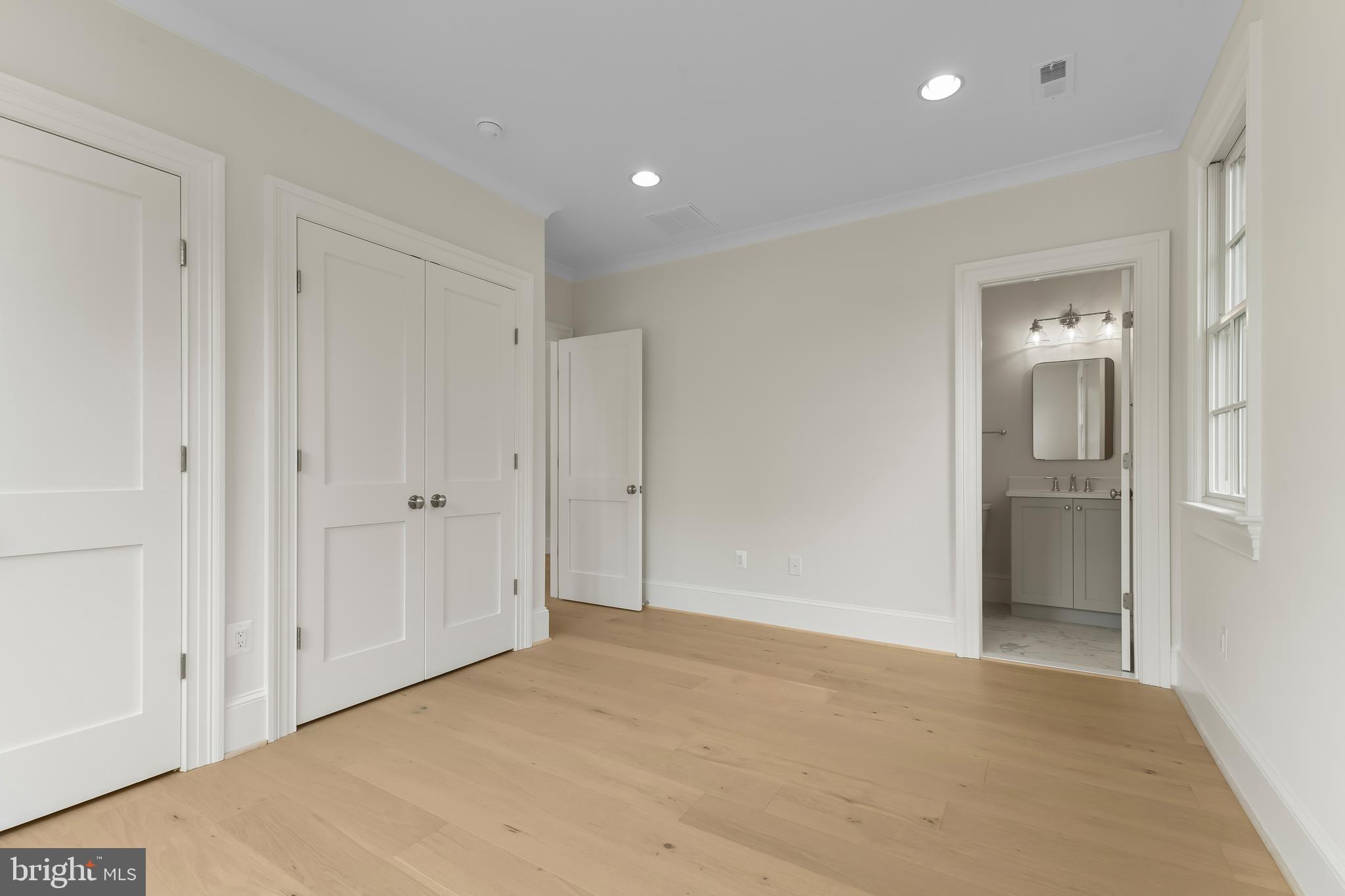 8628 Plymouth Road Alexandria, VA 22308 - Photo 36 of 50 a view of an empty room