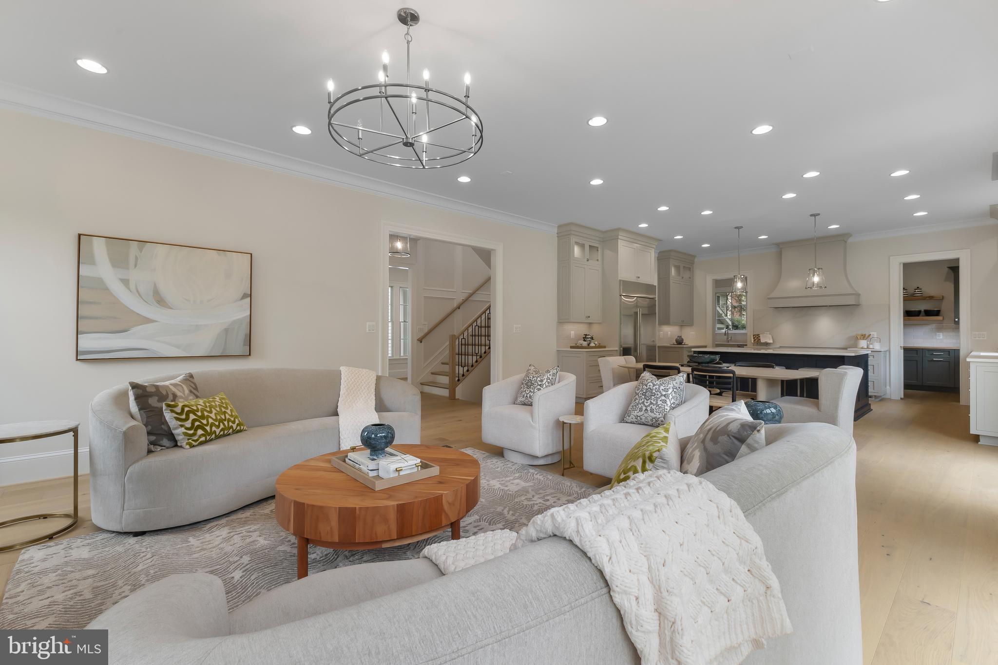 8628 Plymouth Road Alexandria, VA 22308 - Photo 4 of 50 a living room with furniture and kitchen view