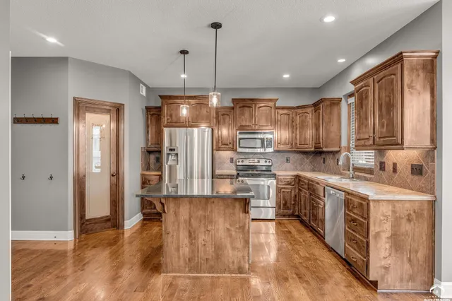 $600,000 | 21913 West 95th Terrace, Lenexa, KS 66220