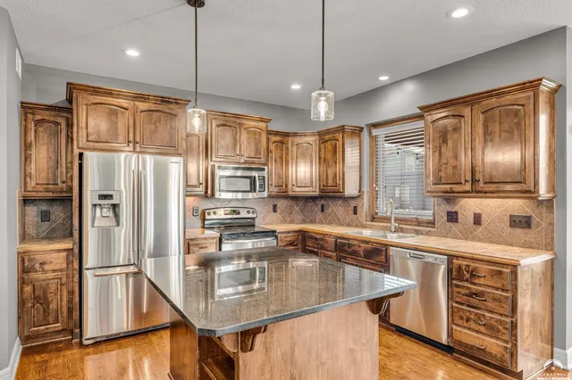 $600,000 | 21913 West 95th Terrace, Lenexa, KS 66220