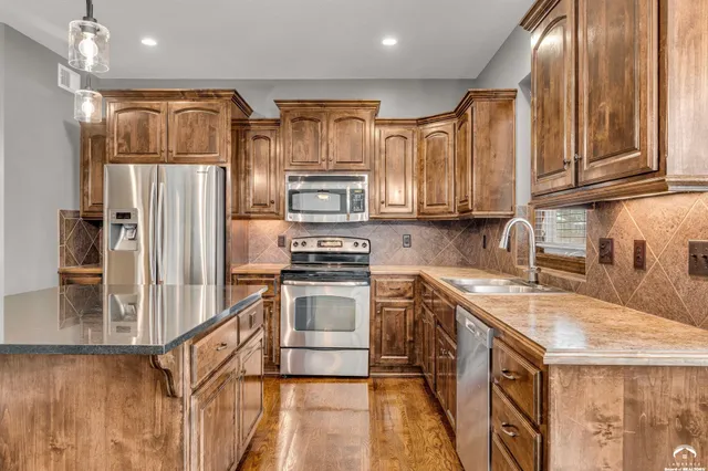 $600,000 | 21913 West 95th Terrace, Lenexa, KS 66220