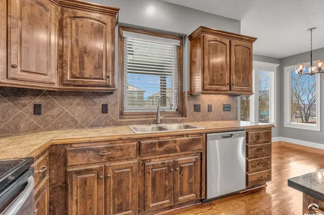 $600,000 | 21913 West 95th Terrace, Lenexa, KS 66220