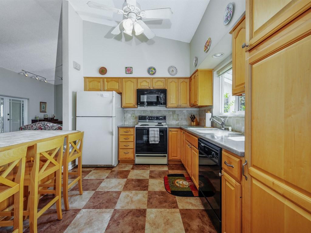 9713 Carousel Circle South Boca Raton, FL 33434 - Photo 10 of 27 010_Open Kitchen