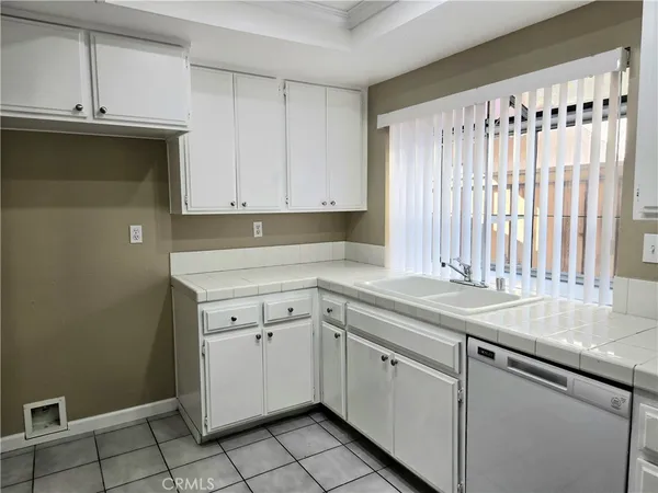 $2,800 | 1711 Glenview Drive, Perris, CA 92571