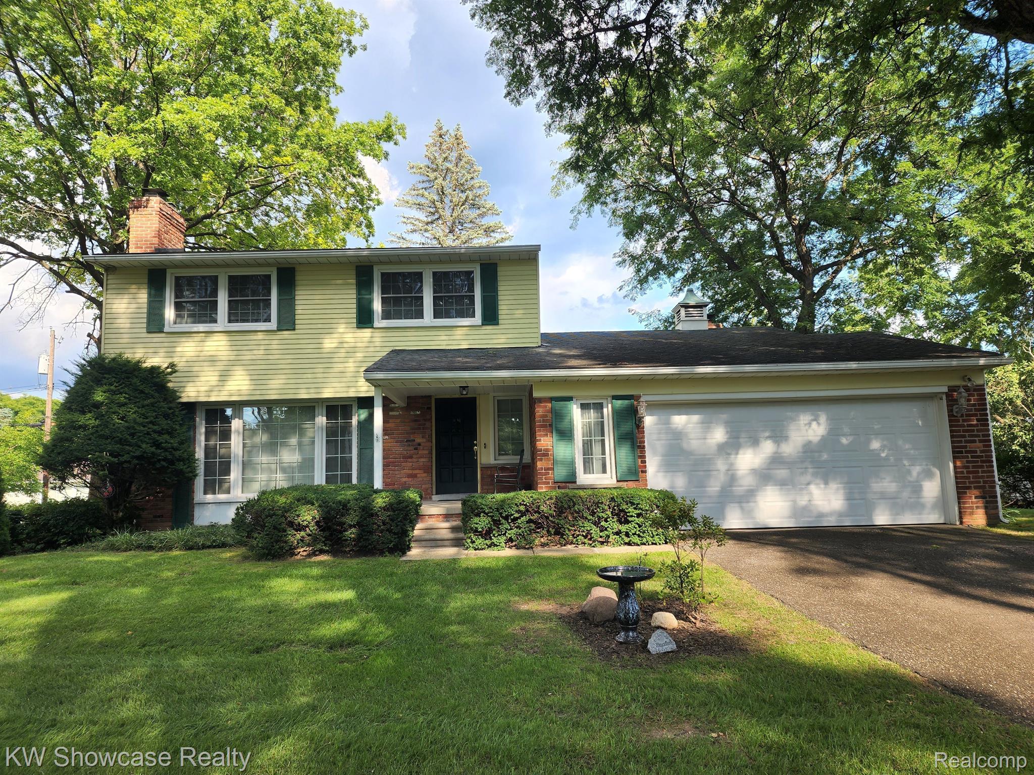 7131 Springridge Road West Bloomfield, MI 48322 - Photo 2 of 47 One of Franklin Valley Subs most popular colonials