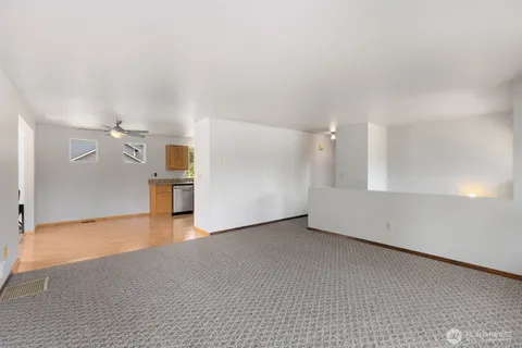 $1,100,000 | 38505 Southeast 86th Place, Snoqualmie, WA 98065