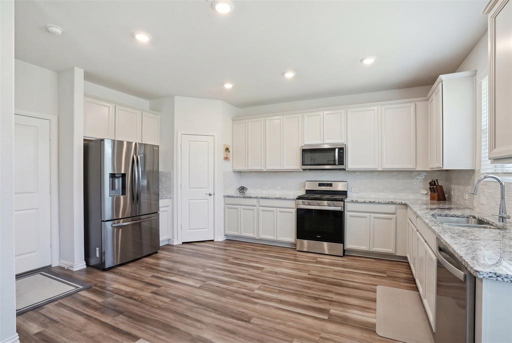 1620 Berry Rdg Trail Aubrey, TX 76227 - Photo 3 of 37