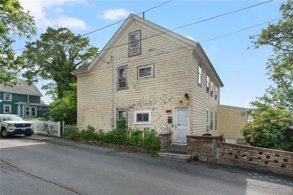 $425,000 | 376 North Underwood Street, Fall River, MA 02720