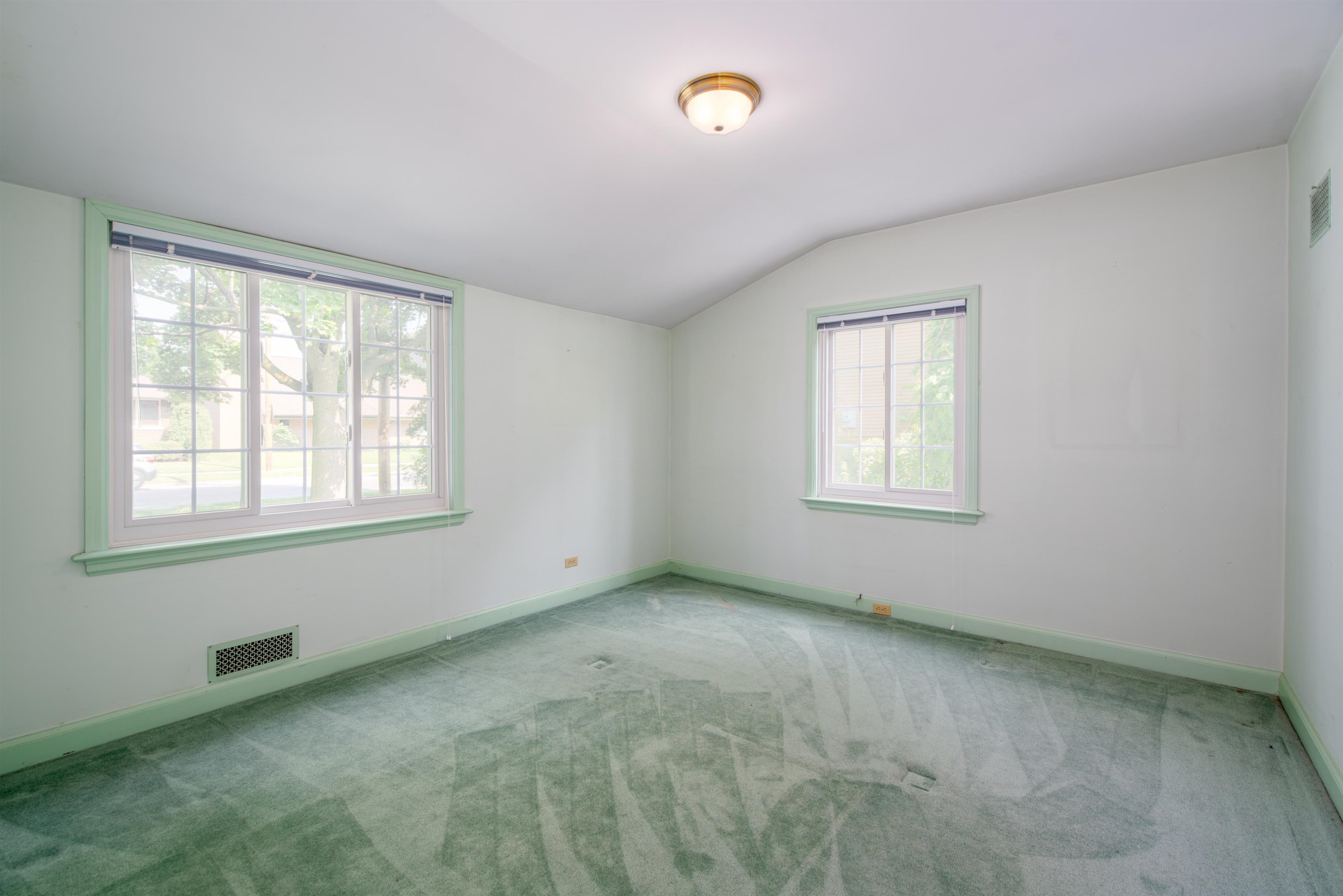 645 Wisconsin Street Oshkosh, WI 54901 - Photo 17 of 33
