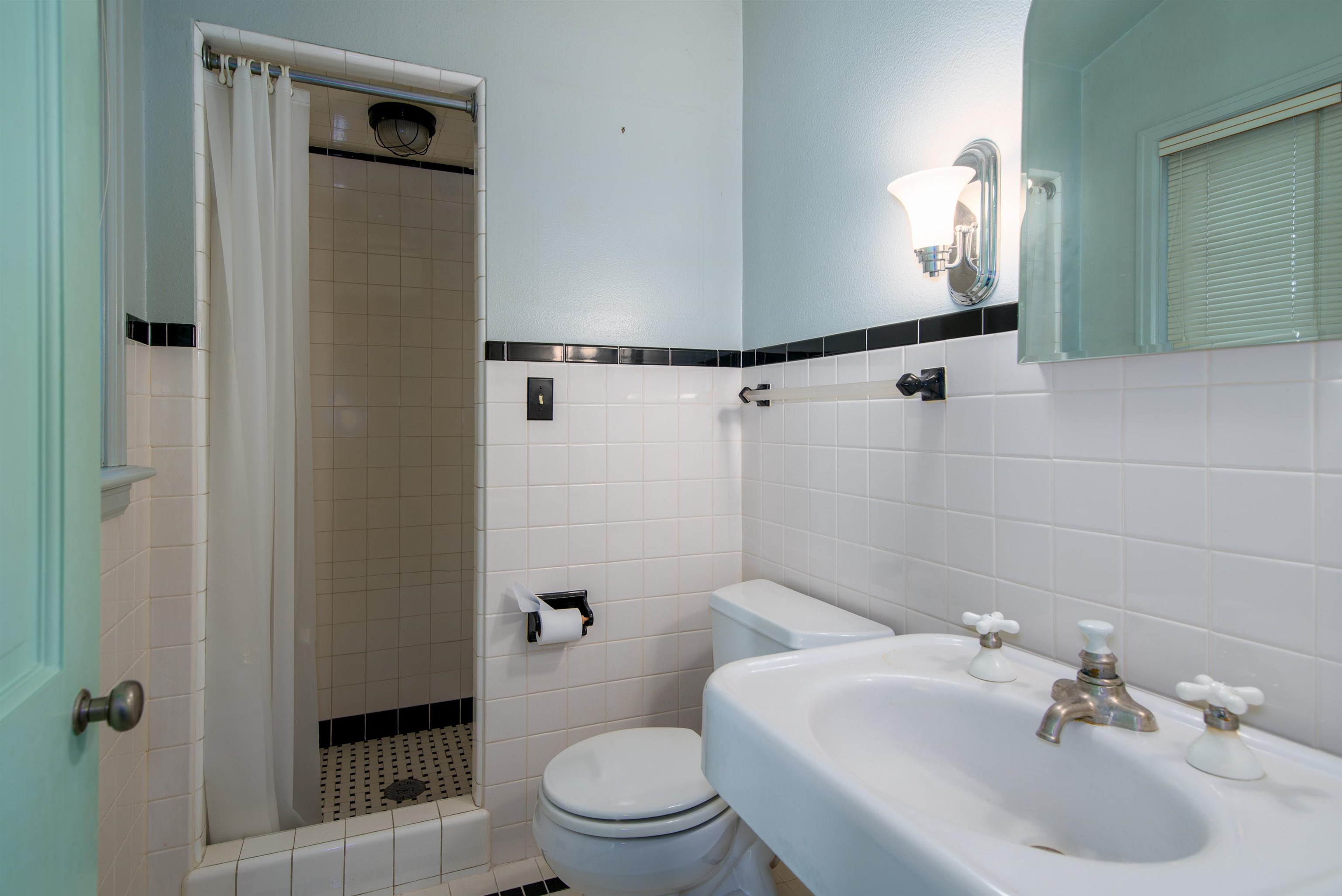 645 Wisconsin Street Oshkosh, WI 54901 - Photo 18 of 33