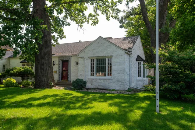 $303,000 | 645 Wisconsin Street, Oshkosh, WI 54901