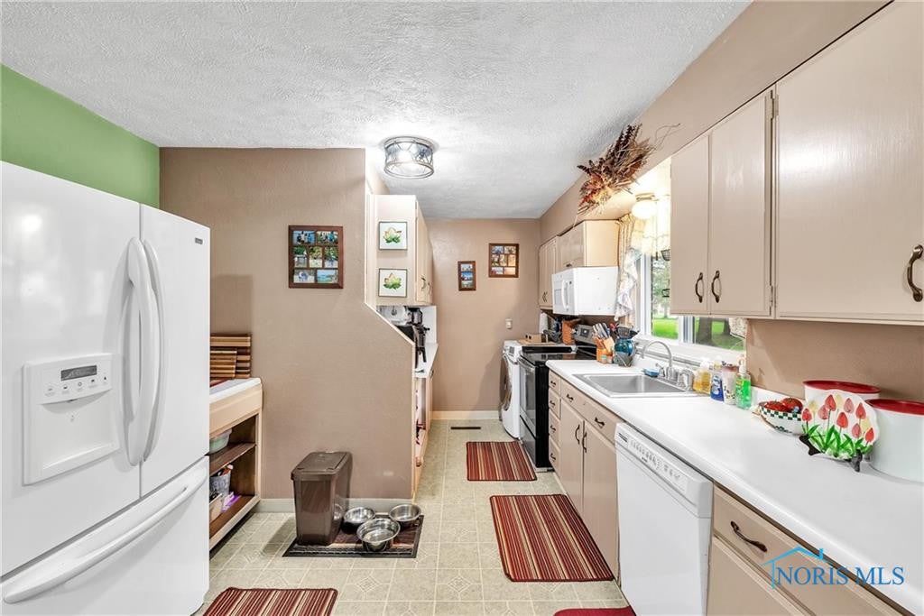 3655 Pickle Road Oregon, OH 43616 - Photo 11 of 42 Gallery Image 11