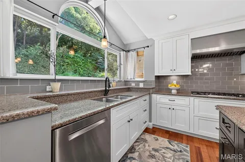 $450,000 | 1211 Lake Canyon View, Fenton, MO 63026