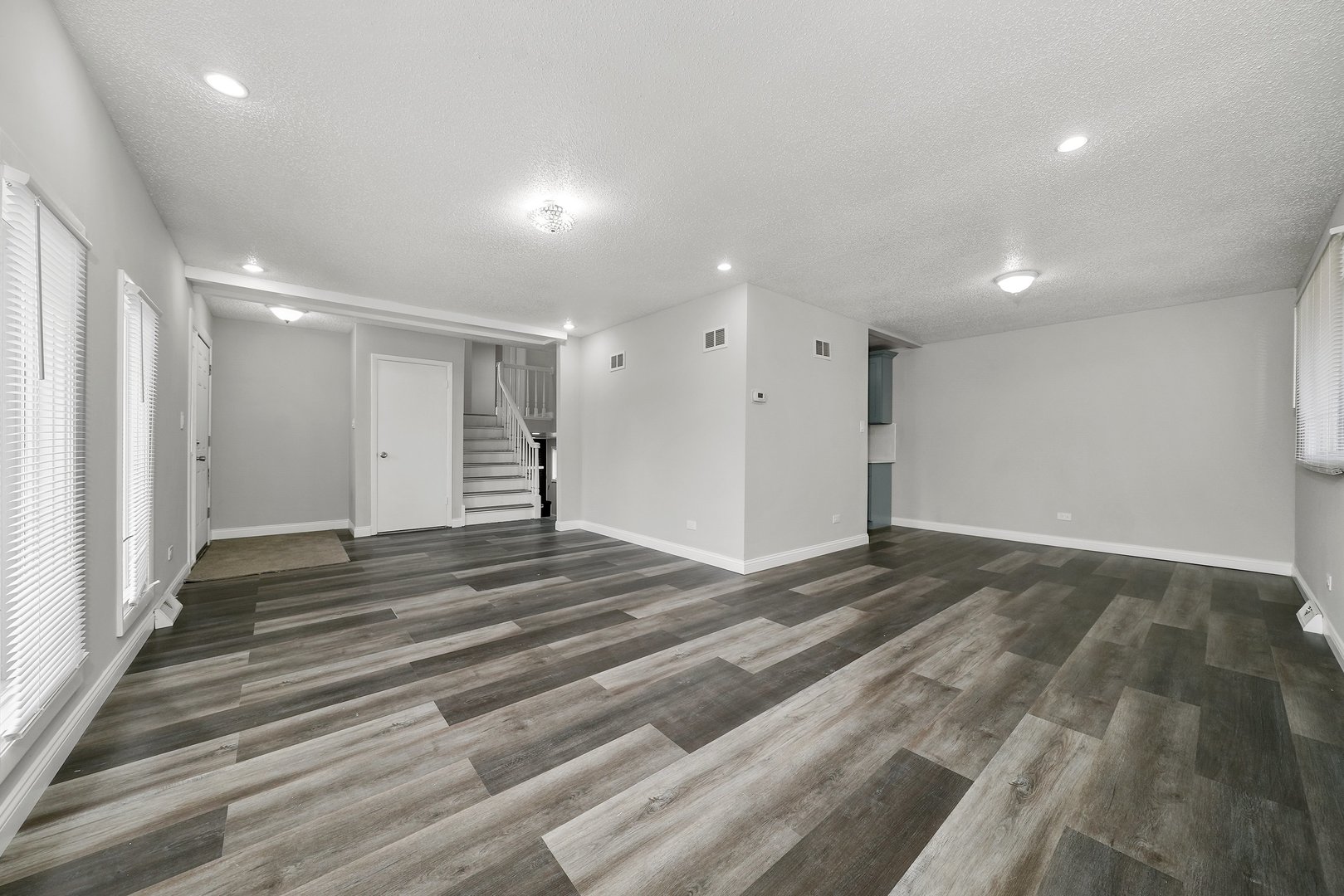 17522 Wright Street Lansing, IL 60438 - Photo 6 of 21 a view of an empty room