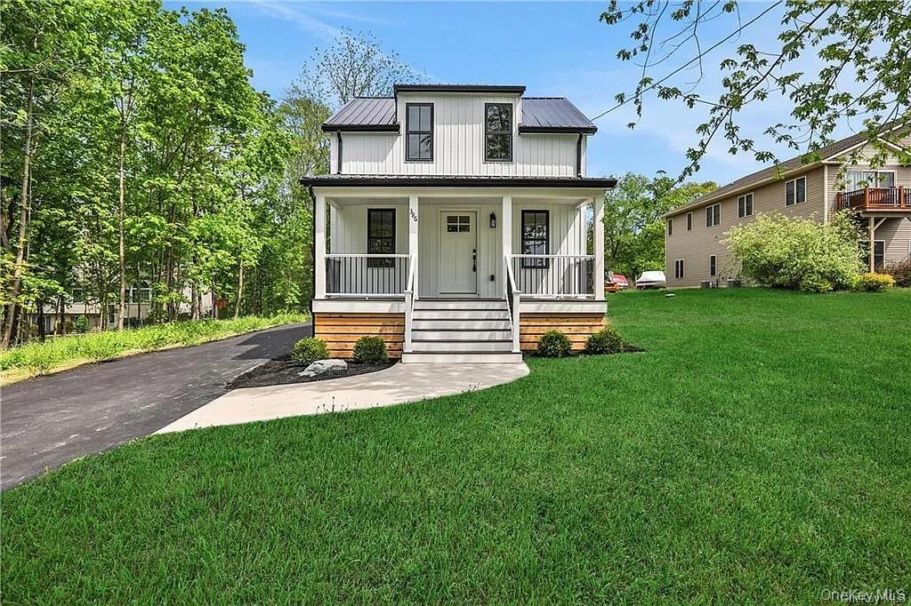 386 Lakeside Road Newburgh, NY 12550 - Photo 4 of 33