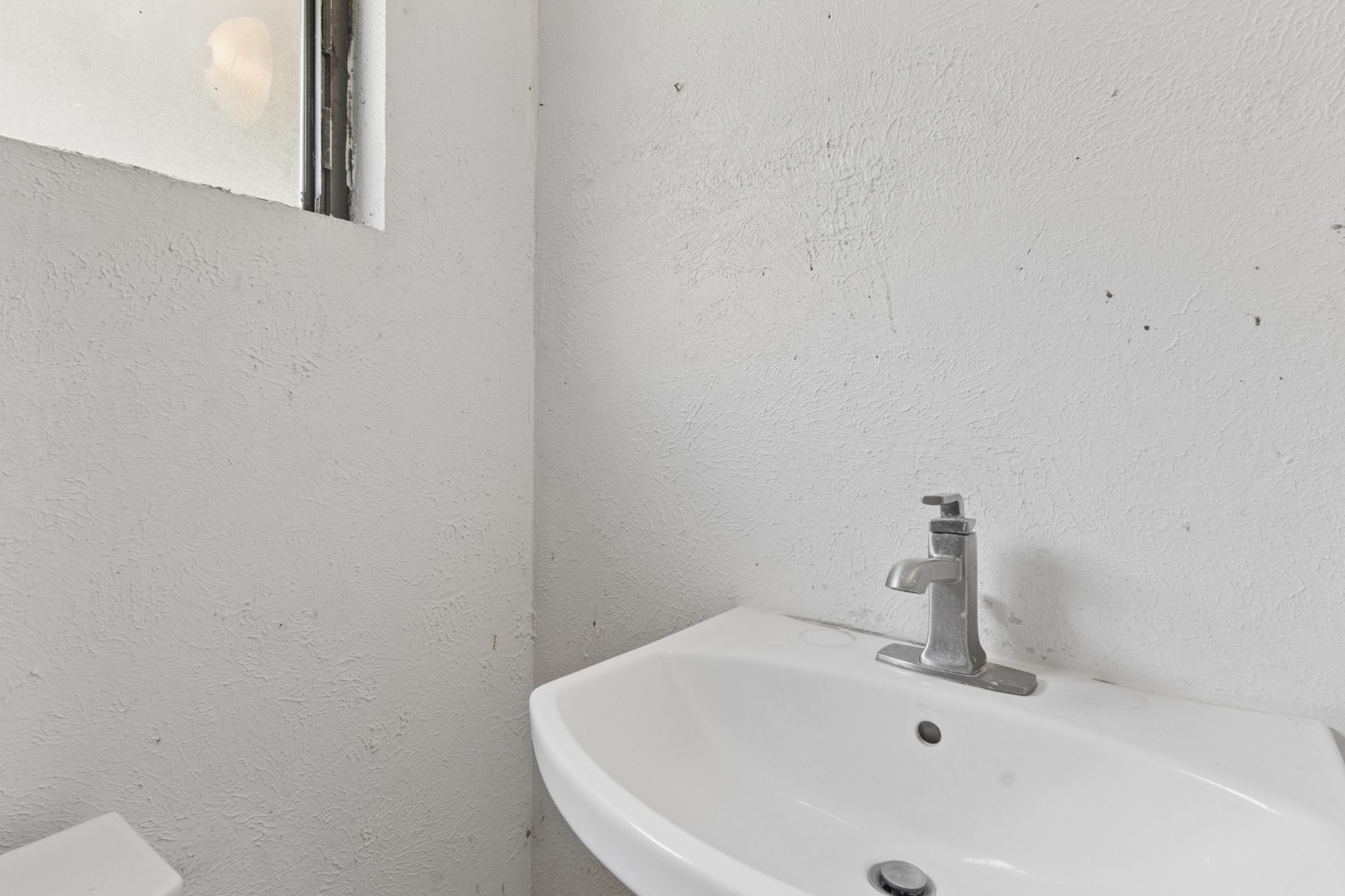 1002 Grenfell Lane Houston, TX 77076 - Photo 13 of 20 Full Bath