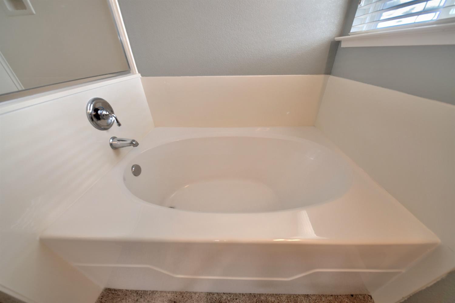 6250 Bluff View Road Copperopolis, CA 95228 - Photo 57 of 76 a bathroom with a bathtub