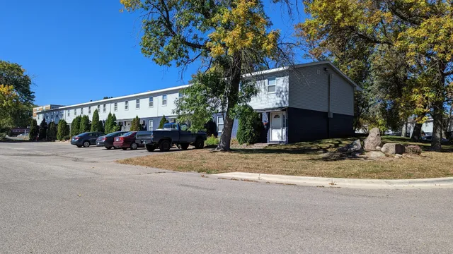 $850 | 1200 2nd Drive Northeast, Austin, MN 55912