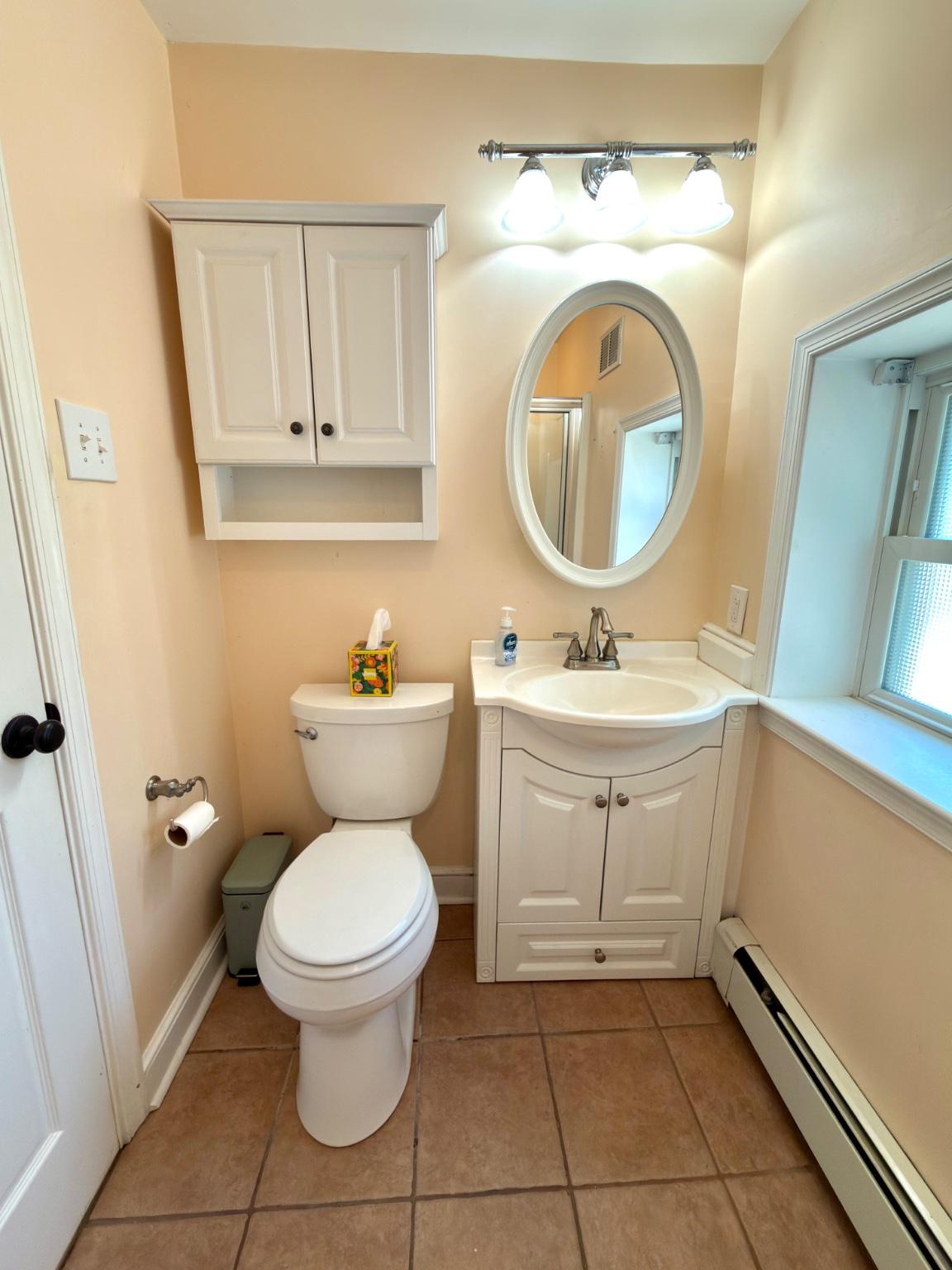 418 East Country Club Lane Wallingford, PA 19086 - Photo 31 of 59 First floor full bathroom