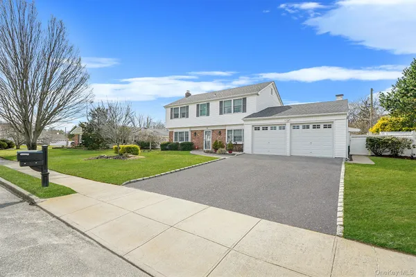 $778,000 | 30 Tulip Grove Drive, Lake Grove, NY 11755