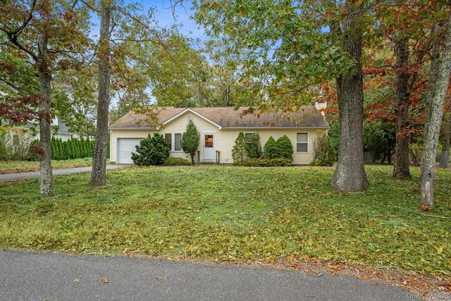 $825,000 | 9 Shinnecock Avenue, East Quogue, NY 11942