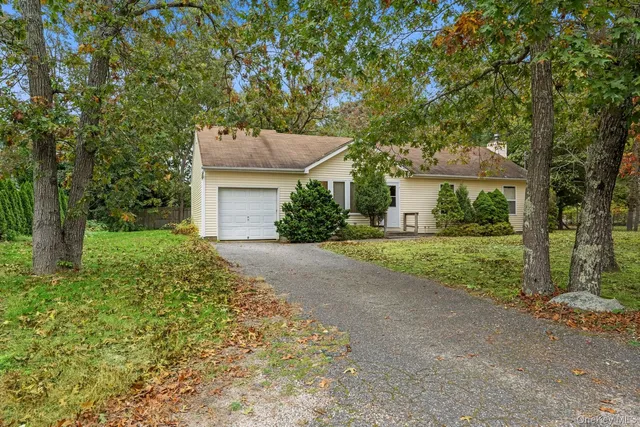 $825,000 | 9 Shinnecock Avenue, East Quogue, NY 11942