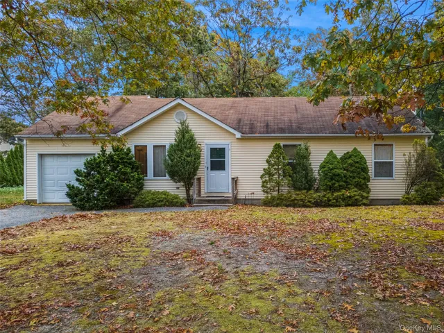 $825,000 | 9 Shinnecock Avenue, East Quogue, NY 11942