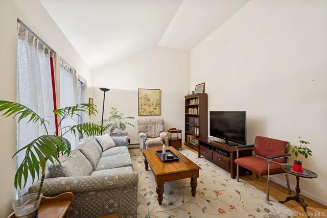 $825,000 | 9 Shinnecock Avenue, East Quogue, NY 11942