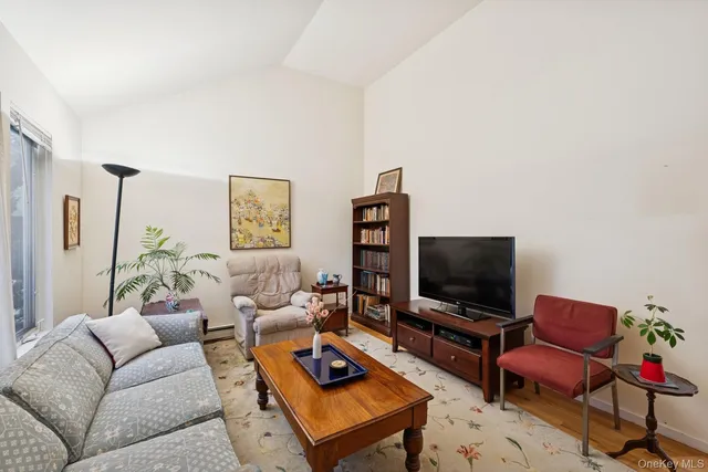 $825,000 | 9 Shinnecock Avenue, East Quogue, NY 11942