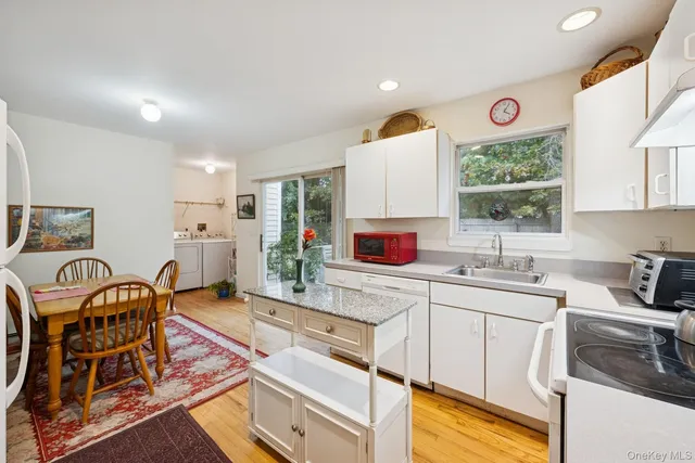 $825,000 | 9 Shinnecock Avenue, East Quogue, NY 11942