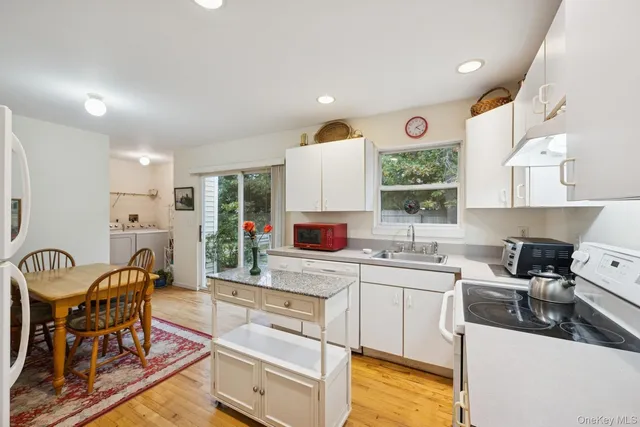 $825,000 | 9 Shinnecock Avenue, East Quogue, NY 11942