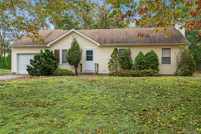 $825,000 | 9 Shinnecock Avenue, East Quogue, NY 11942