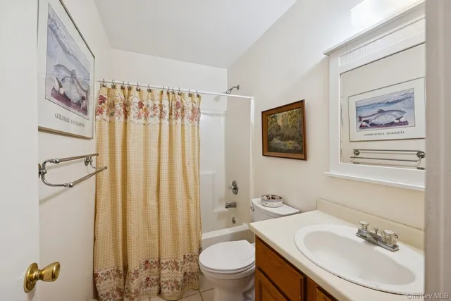 $825,000 | 9 Shinnecock Avenue, East Quogue, NY 11942