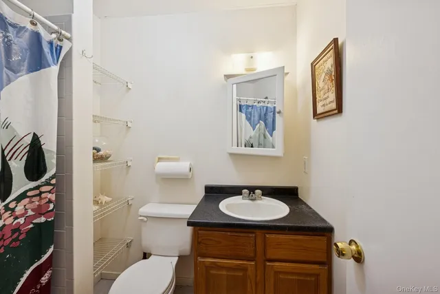 $825,000 | 9 Shinnecock Avenue, East Quogue, NY 11942