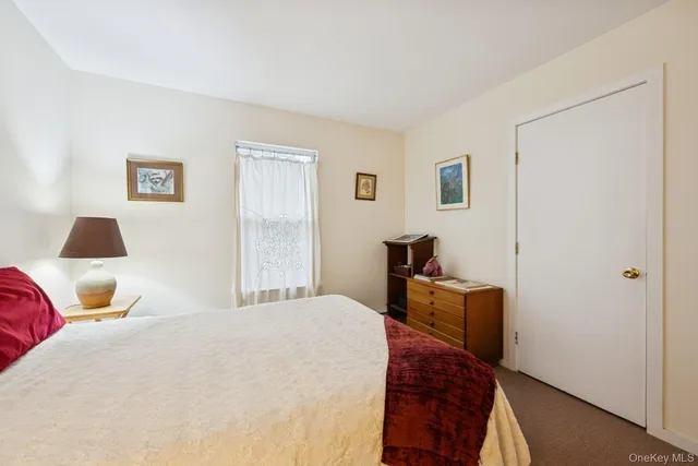 $825,000 | 9 Shinnecock Avenue, East Quogue, NY 11942