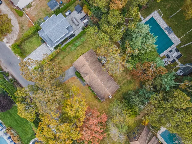 $825,000 | 9 Shinnecock Avenue, East Quogue, NY 11942