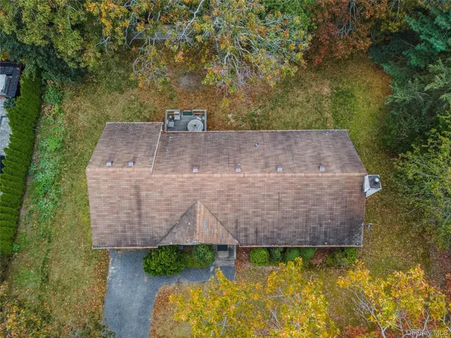 $825,000 | 9 Shinnecock Avenue, East Quogue, NY 11942