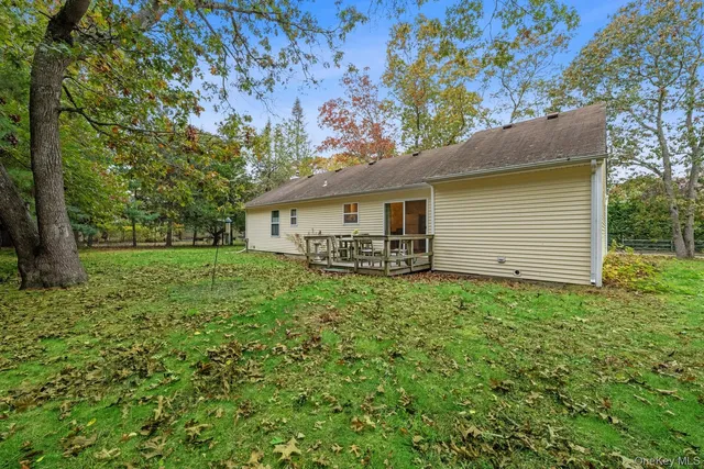 $825,000 | 9 Shinnecock Avenue, East Quogue, NY 11942