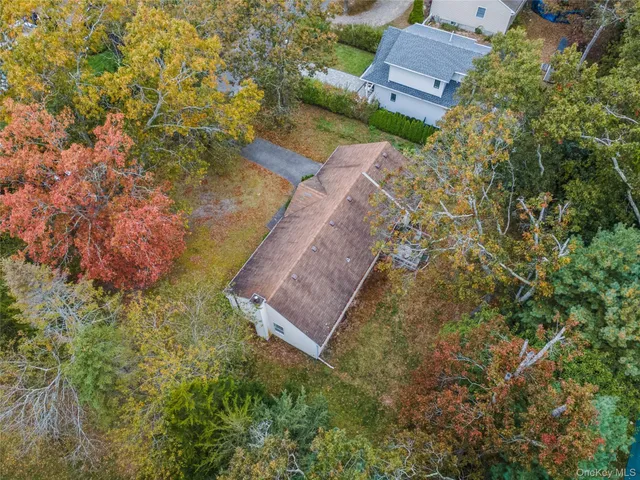 $825,000 | 9 Shinnecock Avenue, East Quogue, NY 11942