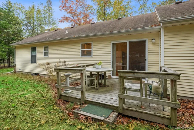 $825,000 | 9 Shinnecock Avenue, East Quogue, NY 11942