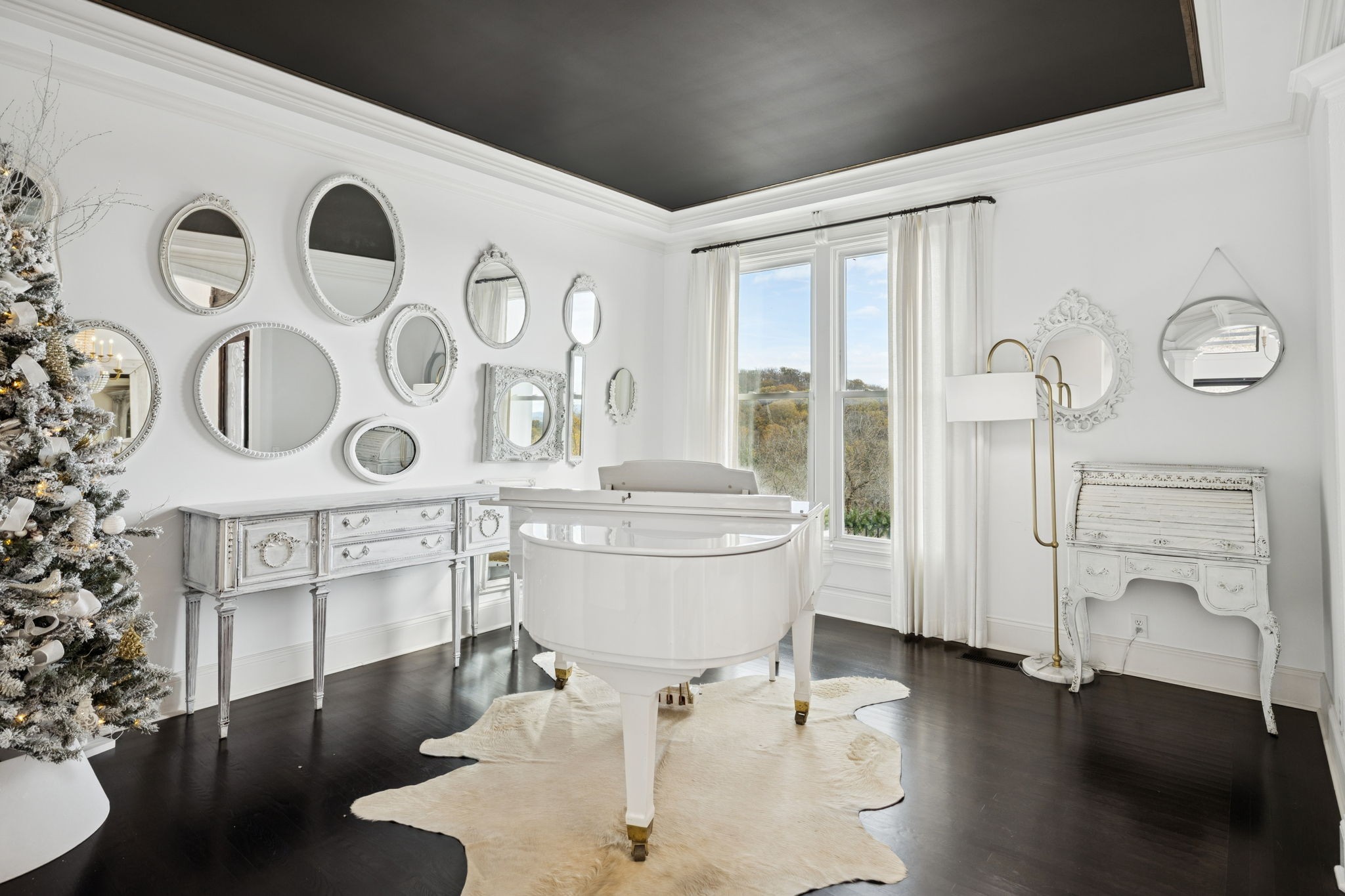 2194 South Berrys Chapel Road Franklin, TN 37069 - Photo 4 of 41 a bathroom with a sink a toilet and bathtub