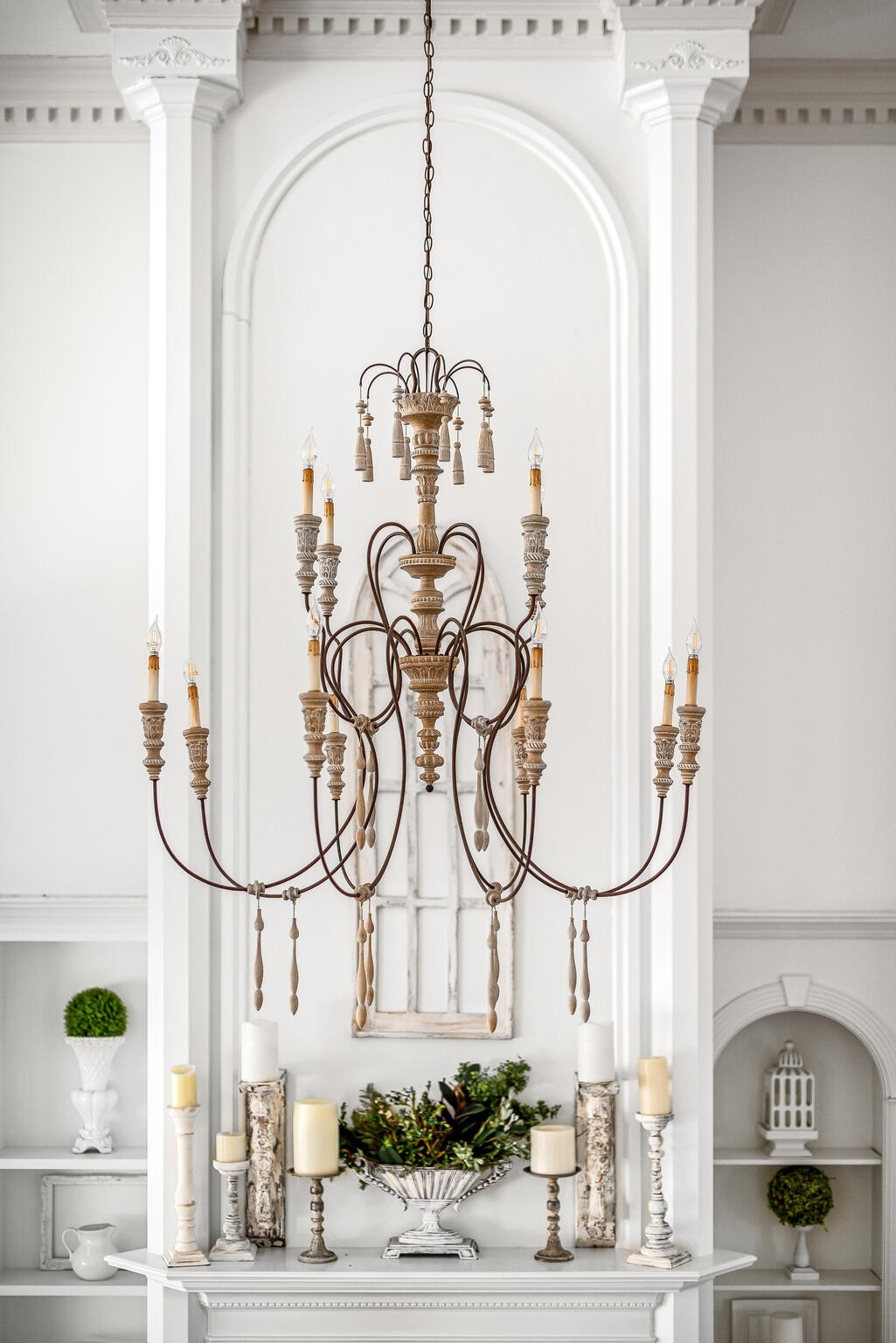 2194 South Berrys Chapel Road Franklin, TN 37069 - Photo 10 of 41 a vase of flowers sitting on a table