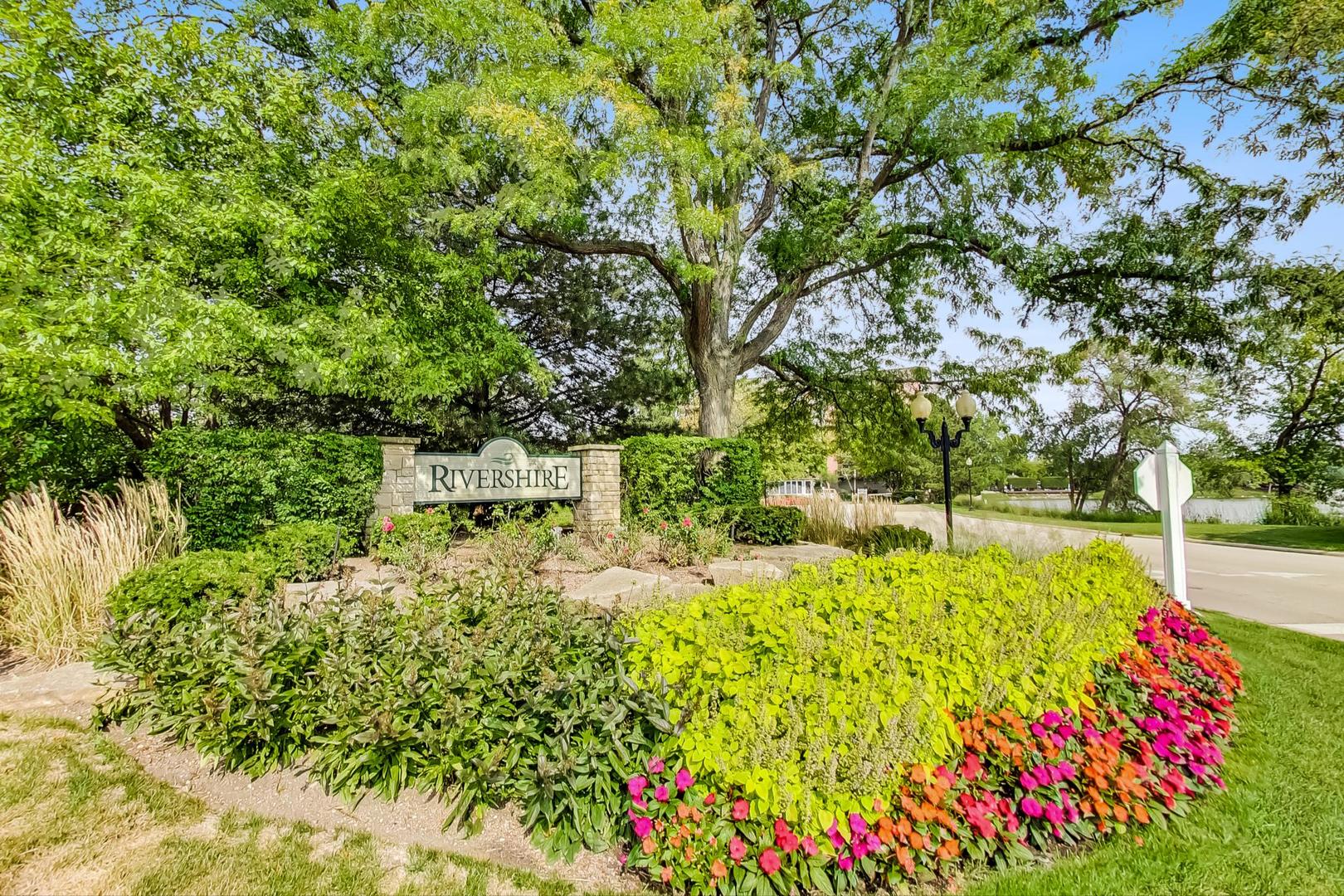 209 Rivershire Lane, Unit 503 Lincolnshire, IL 60069 - Photo 48 of 53 a view of yard with swimming pool