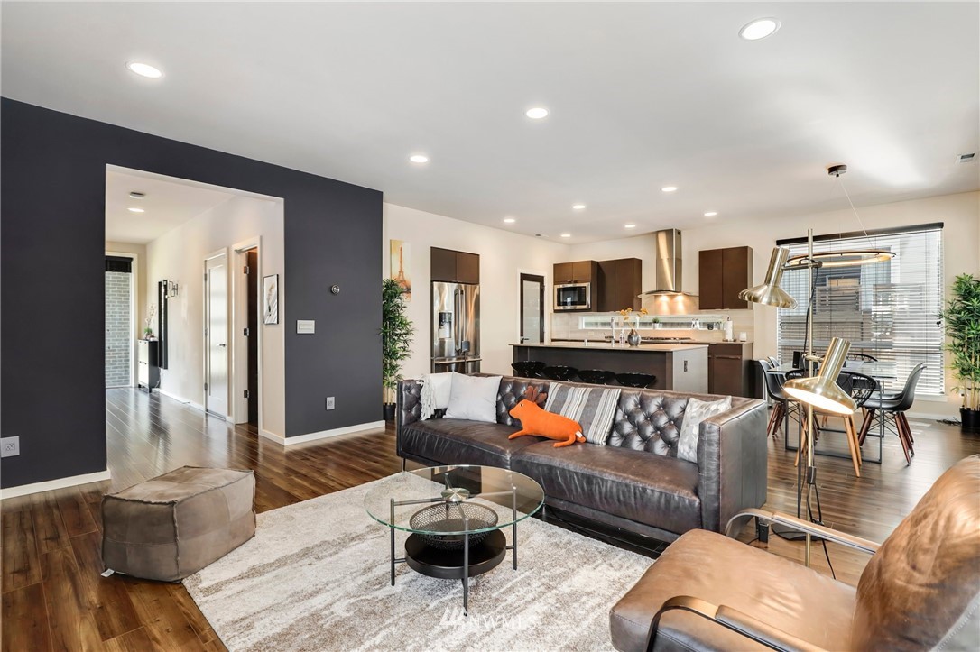 17124 42nd Drive Southeast Bothell, WA 98012 - Photo 4 of 25 Gallery Image 4