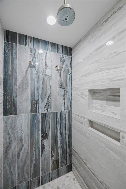 2081 Holt Way Grapevine, TX 76051 - Photo 19 of 40 a bathroom with a shower